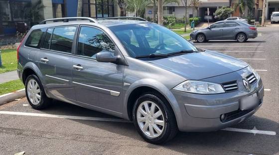 RENAULT MEGANE 1.6 DYNAMIQUE GRAND TOUR 16V FLEX 4P MANUAL RENAULT MEGANE 1.6 DYNAMIQUE GRAND TOUR 16V FLEX 4P MANUAL